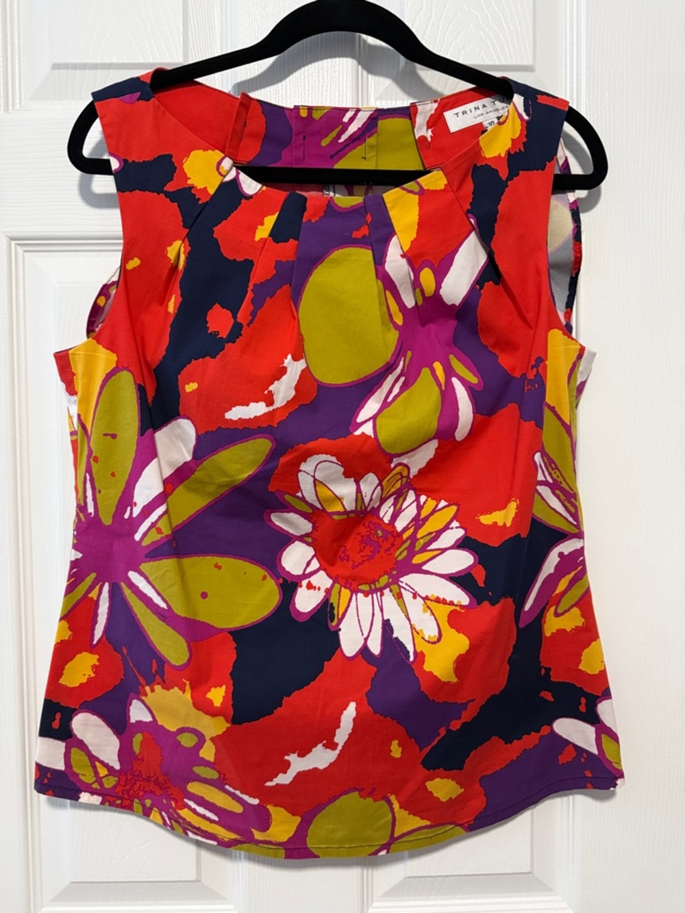 EUC TRINA TURK COLORFUL FLORAL PRINT SLEEVELESS BLOUSE SIZE 10